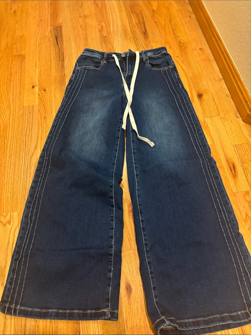Wide-Leg Dark Blue Women’s Jeans with Drawstring Waist
